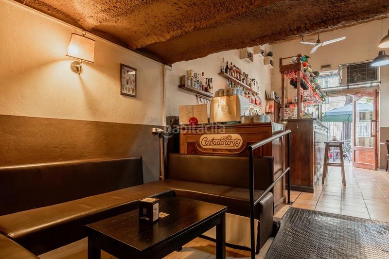 Foto f63d1fab-e539-4e04-add1-21ef13db22ce. Alquiler local comercial bar en funcionamiento ubicación excepcional en santsmontjuïc. en Barcelona
