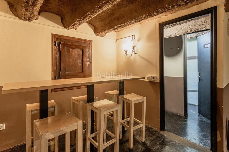 Foto fdf1c6c8-6b54-4012-bd11-49a36db2675c. Alquiler local comercial bar en funcionamiento ubicación excepcional en santsmontjuïc. en Barcelona