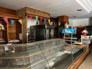 Local Comercial a Centre. Gran cafetería en 140 m2 en venta, en el centro de st joan despi