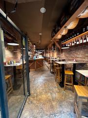 Traspàs Local Comercial a El Poble Sec - Parc de Montjuïc. Restaurante operativo con terraza en el poble sec  traspaso 160.