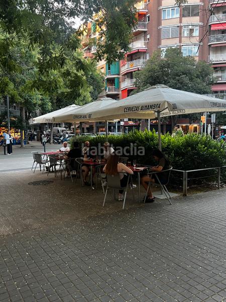 Foto 076f2fc0-6427-44b4-82c3-f7011187cc3e. Alquiler local comercial bar en esquina con alto tránsito eixample, traspaso 126.000 honorarios incluidos en Barcelona