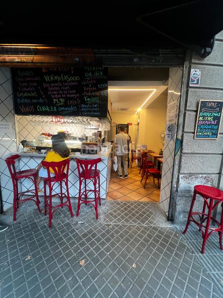 Foto 9c8d7a5d-fb1e-4b2e-8bd2-4f288918463e. Alquiler local comercial bar en esquina con alto tránsito eixample, traspaso 126.000 honorarios incluidos en Barcelona