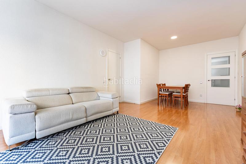 Foto ebb13921-bee0-4a13-aafc-0fd622b696bc. Flat with heating in El Camp de l´Arpa del Clot Barcelona