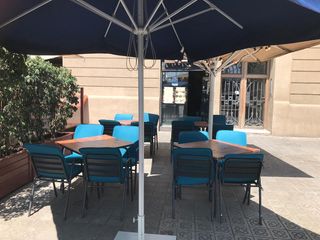 Traspàs Local Comercial a Sagnier-Plaça de Catalunya. Gran cafetería, panadería y pastelería de 100 m situada en esqui