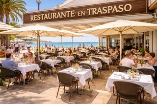 Lloguer Local Comercial a Centre. Restaurante en primera línea de mar en sitges  gran terraza sole