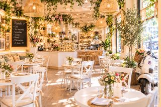 Traspàs Local Comercial a La Nova Esquerra de l´Eixample. Traspaso cafetería  brunch en esquina  gran visibilidad y terraz