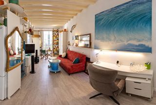 Loft en Raval. Loft con encanto con balcón, techos altos y ascensor en el coraz
