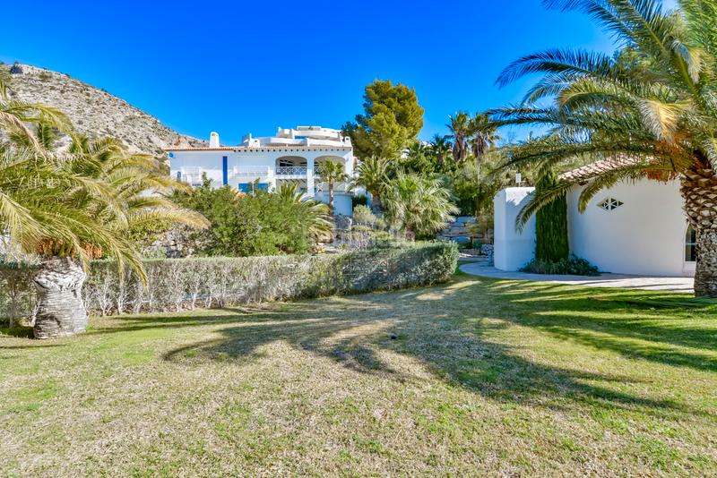 Foto f1ffce52-e85c-4ec3-8aac-b2cee05c25cf. Chalet with heating pool in Altea hills Altea