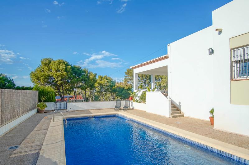 Foto 6d31dcf2-3aff-4e6d-a403-9c65a8848e7b. Chalet mit heizung parking pool in Las Rotas / Les Rotes Dénia