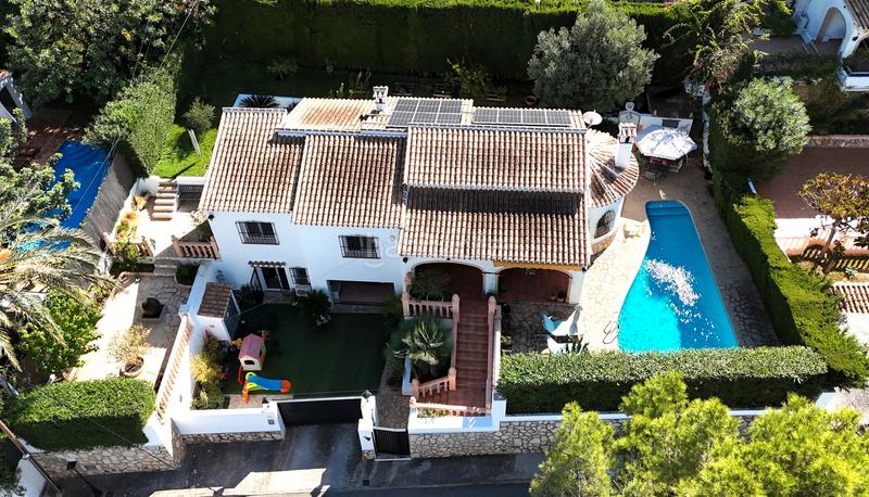 Foto b99e4ee9-8492-4bf3-b6ff-cb6430ebe83f. Chalet con piscina in Centro Ciudad Xàbia