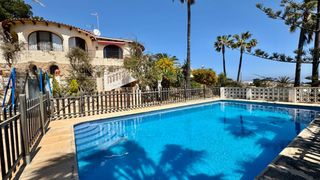Chalet à Portichol-Balcón al Mar. Chalet tradicional con vistas al mar y piscina privada en jávea