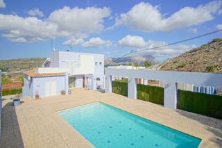 Chalet à Pedreguer. Villa independiente en pedreguer con piscina y vistas panorámica