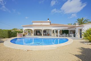 Xalet a Centro Ciudad. Villa en jávea, costa nova piscina privada y terreno llano