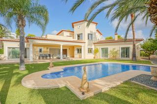 Chalet à Cala Advocat-Baladrar. Villa tradicional en benissa en venta con vistas al mar y al peñ