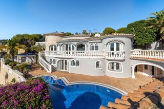 Chalet en Cala Advocat-Baladrar. Villa de lujo en venta en benissa con piscina privada y vistas p