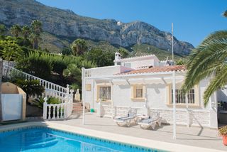 Chalet in Centro Urbano. Casa almar  encantadora villa en venta en dénia, montgó