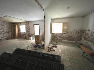 Gebude in Vilanova del Cam. Interessant edifici cntric per rehabilitar, possibilitat de 3 h