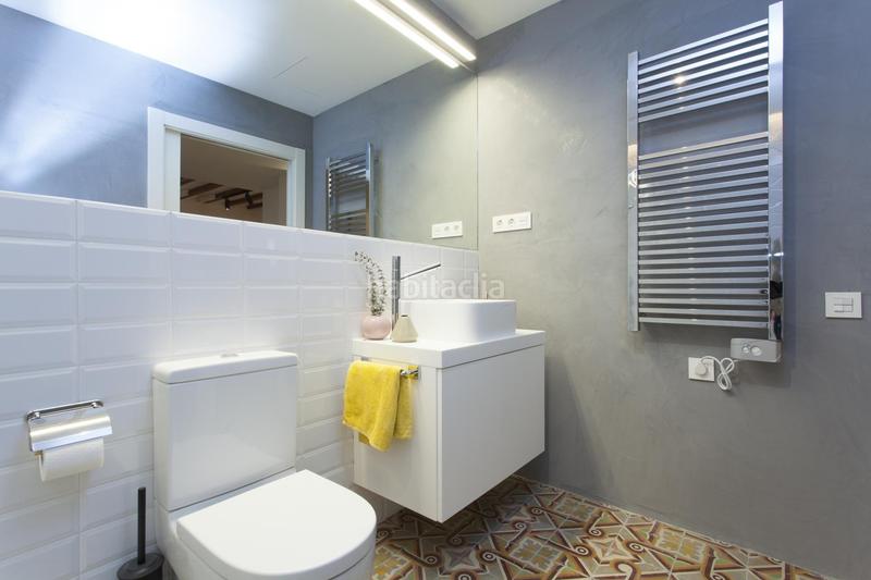 Foto 0a2d2634-0515-4adb-925d-05987c61e1aa. Piso en carrer dels banys nous 14 totalmente reformado 93 m2!! en Barcelona