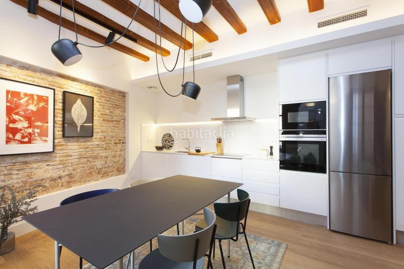 Foto 0cbeade9-53b2-4e94-aed4-53f7064f6e29. Piso en carrer dels banys nous 14 totalmente reformado 93 m2!! en Barcelona