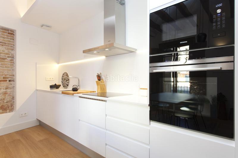 Foto da3c2d52-d925-4a58-acc5-15e3b8331275. Piso en carrer dels banys nous 14 totalmente reformado 93 m2!! en Barcelona