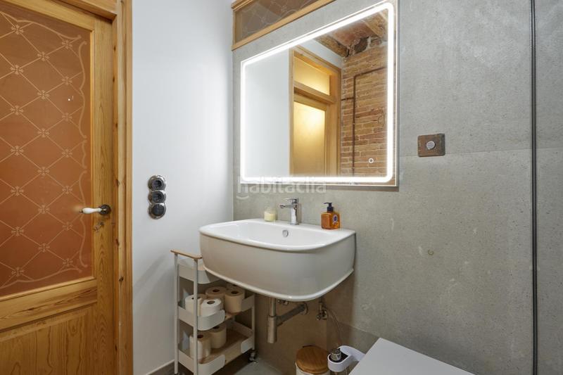 Foto 18ca09c8-e9af-42ba-9310-3606db70aa11. Pis a la rambla 54 a Gòtic Barcelona