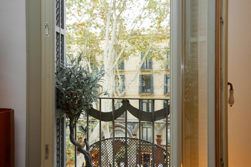 Foto f758bc54-3925-4eac-a3f8-fadc335eae7b. Pis a la rambla 54 a Gòtic Barcelona