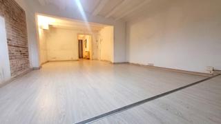 Pis a Carrer de joaqun costa 9. Oportunidad nica: local comercial + piso en el corazn de barce