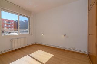 Pis a Ronda de sant pau 21. Piso a reformar 70m2 !!