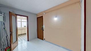 Appartement à Carrer de sigüenza 78. Vivienda con muchas oportunidades!!