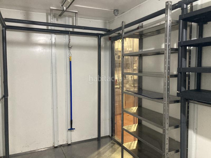 Foto d9a1824a-ff42-43ac-8e28-7b9e36af552e. Alquiler local comercial alquiler de negocio de carniceria con traspaso . en Torrent