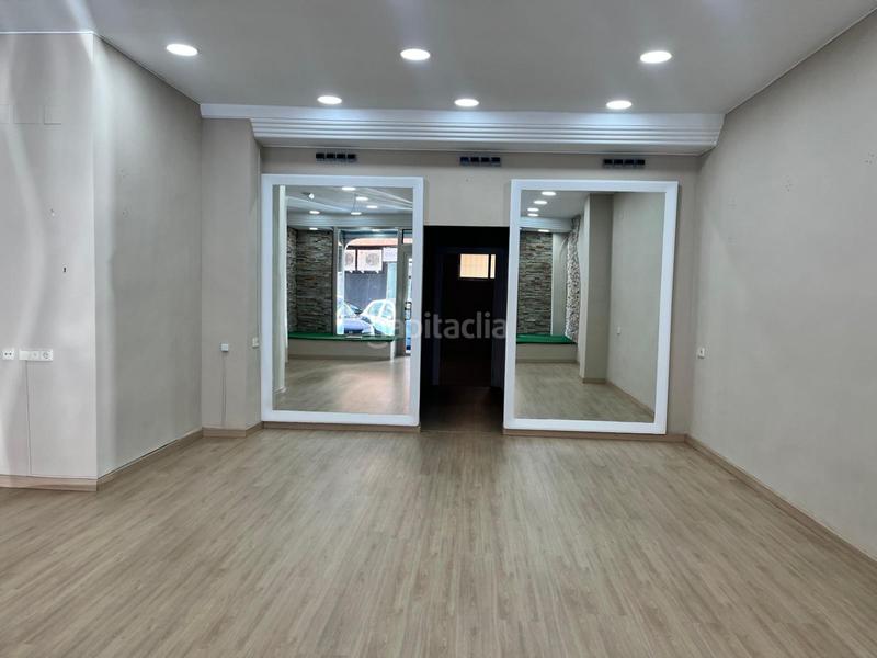 Foto 6857e1cc-9fee-4e95-b68f-7b50d96841ee. Location local commercial dans Zona Avenida al Vedat Torrent