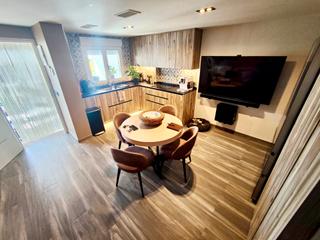 Maison jumelée à Carrer juan sebastián elcano 122. Casas para vivirlas inmobiliaria les presenta esta maravillosa v