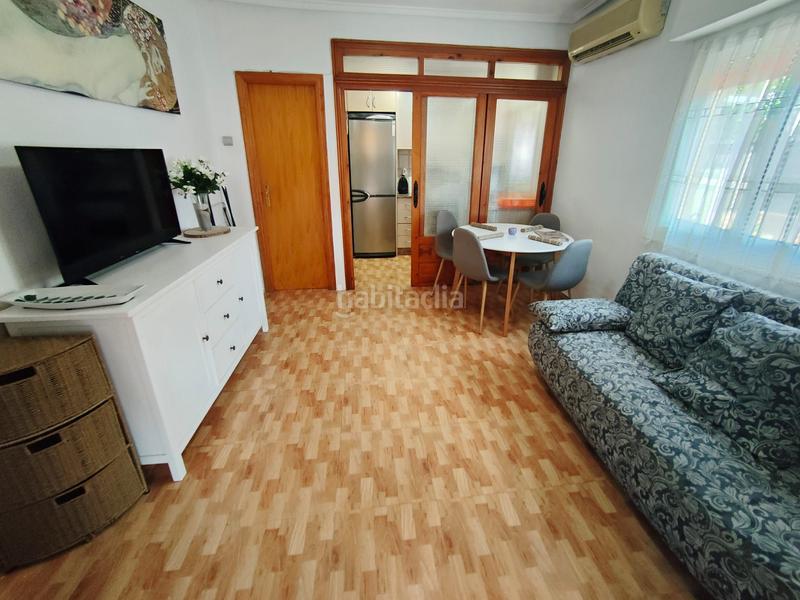 Foto 3838b12f-f298-4ad7-a529-47a8027507b1. Alquiler chalet en n/a vivienda en esquina con enorme terraza para disfrutar de de nuestro clima mediterráneo a 150 metros de la playa y pocas calles del en Santa Pola