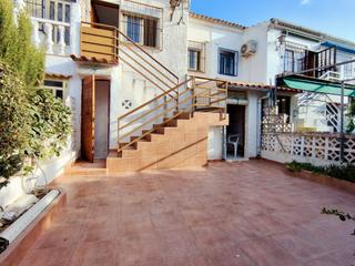 Casa aparellada en Avinguda de ronda 27. Bungalow completamente reformado a pocos metros de la playa