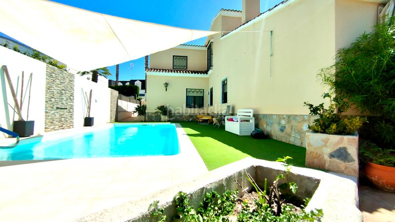 Foto cf7bcf87-b882-41cd-b7f2-ab67f409b8d7. Xalet amb xemeneia calefacció aparcament piscina a Elche / Elx