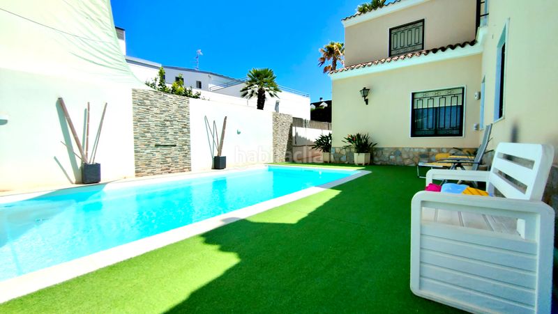 Foto fdd7eeb1-e713-4b96-b6d4-a96aaa39000d. Xalet amb xemeneia calefacció aparcament piscina a Elche / Elx