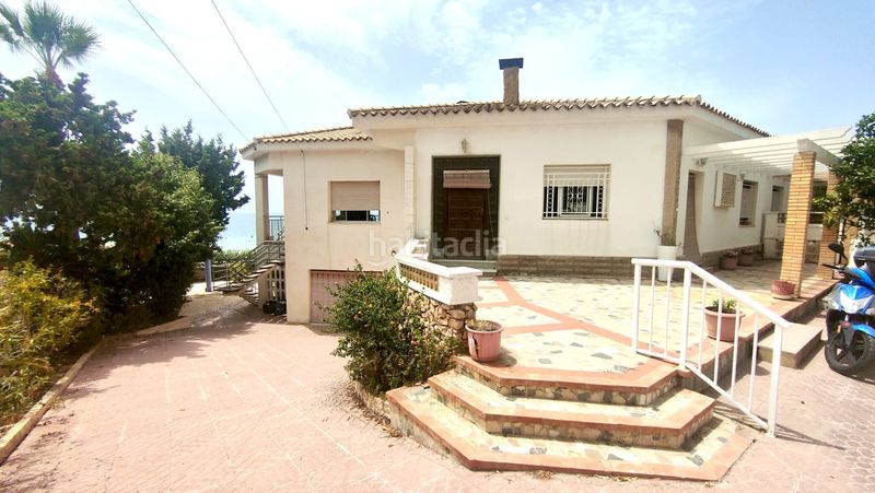 Foto ce4f74cd-7e95-46e0-bc85-1ac5647cd593. Xalet amb aparcament a calas Santa Pola este Santa Pola