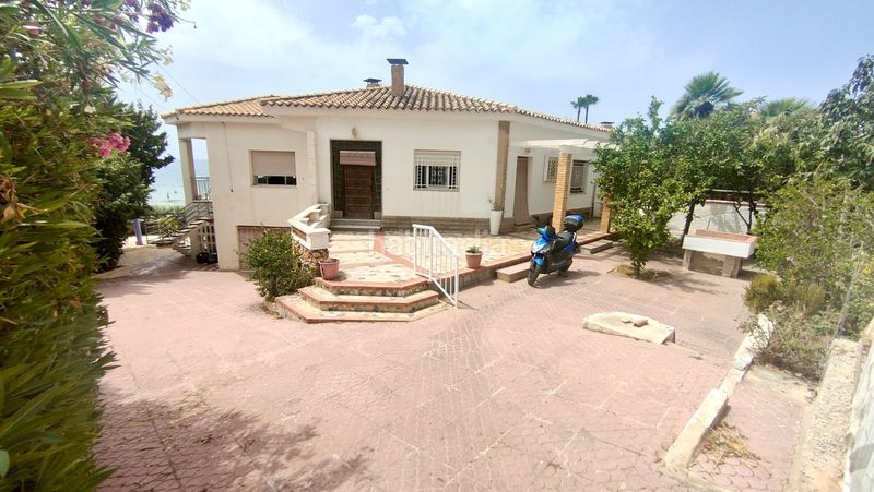Foto d678d6e0-5423-41b1-ab5d-2a58064dc62a. Xalet amb aparcament a calas Santa Pola este Santa Pola