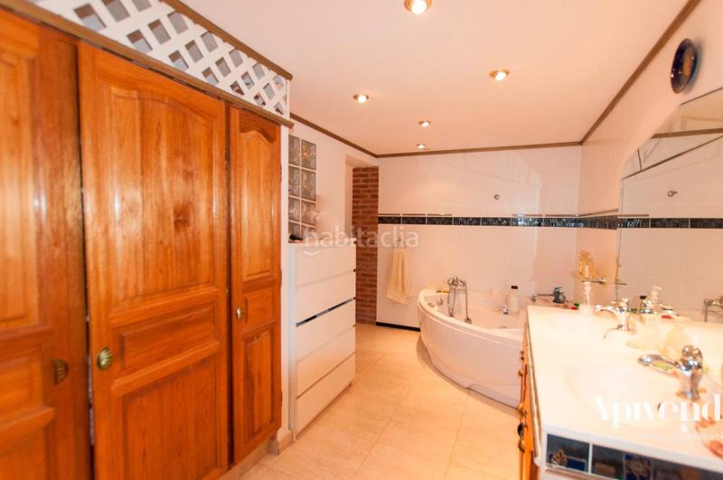 Foto bf644c68-7ec3-4e85-a1cf-9a0c4d4a079e. House with heating parking in Centre Roses