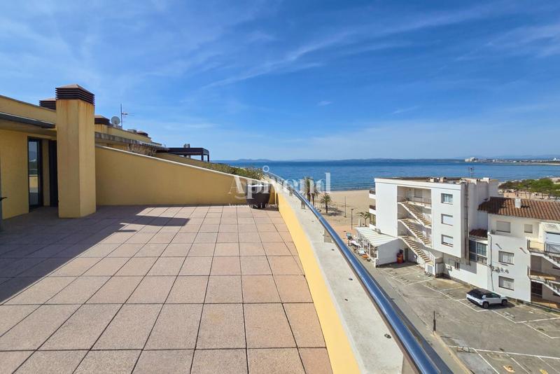 Foto f174fd41-f5de-4622-9884-aaef755c722a. Ático  en 1 línea con solárium y preciosas vistas. en Roses
