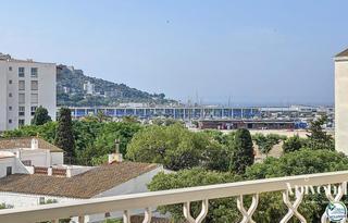 Flat  De la llotja. En venta  apartamento con vistas al mar en el centro de roses co