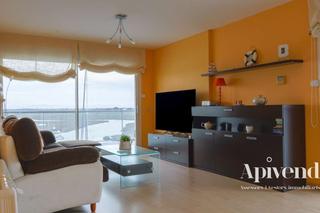 Piso  N/a. Amplio apartamento con terraza, parking, trastero, vistas al mar