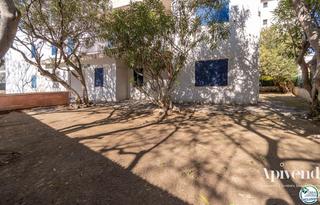 Pis  Bernat metge. Apartamento reformado en roses, a solo 30 metros de la playa