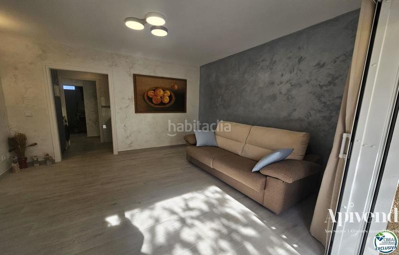 Foto a26dc48f-09f9-4fec-b741-22d2e5abd3ec. Piso apartamento reformado centro a 200m de playa. en Empuriabrava