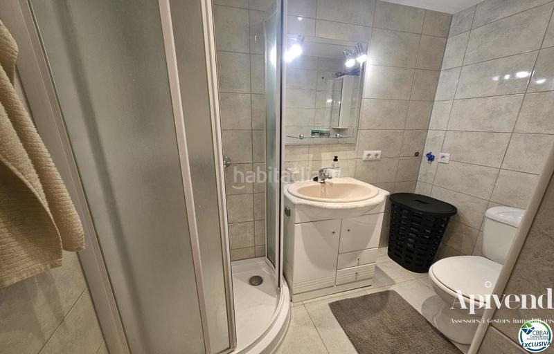 Foto ada84620-f835-4d15-a3e3-e1dc19785d14. Piso apartamento reformado centro a 200m de playa. en Empuriabrava