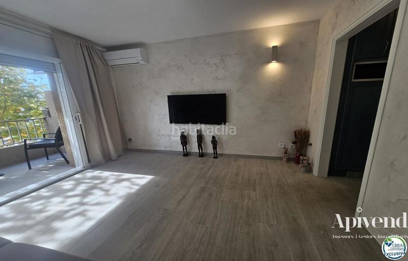 Foto bd73c370-06a6-4d6b-b827-0f2ef0f50d2e. Piso apartamento reformado centro a 200m de playa. en Empuriabrava