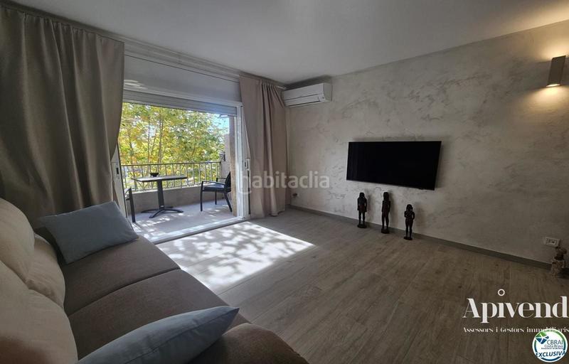 Foto dbdfdd30-7e4b-4641-994c-4a5b2577e9e5. Piso apartamento reformado centro a 200m de playa. en Empuriabrava