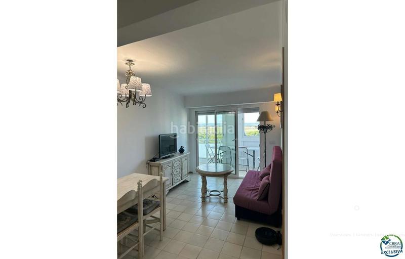Foto 3c0d816c-91c0-4391-aaf3-36a86ce88f54. Piso apartamento reformado con licencia turística en primera línea de playa con magníficas vistas al mar y al parque natural els aiguam en Empuriabrava