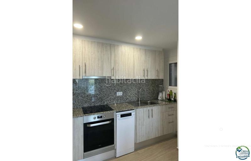 Foto 99eaadc2-e9ca-4bcd-889c-dce05e334145. Piso apartamento reformado con licencia turística en primera línea de playa con magníficas vistas al mar y al parque natural els aiguam en Empuriabrava
