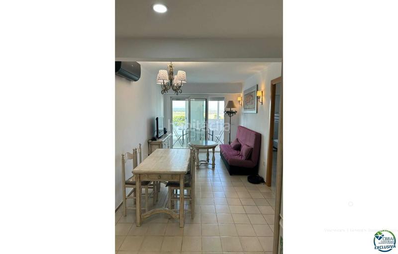 Foto e1e42256-cf92-44cb-908c-200fabb1dcdb. Piso apartamento reformado con licencia turística en primera línea de playa con magníficas vistas al mar y al parque natural els aiguam en Empuriabrava